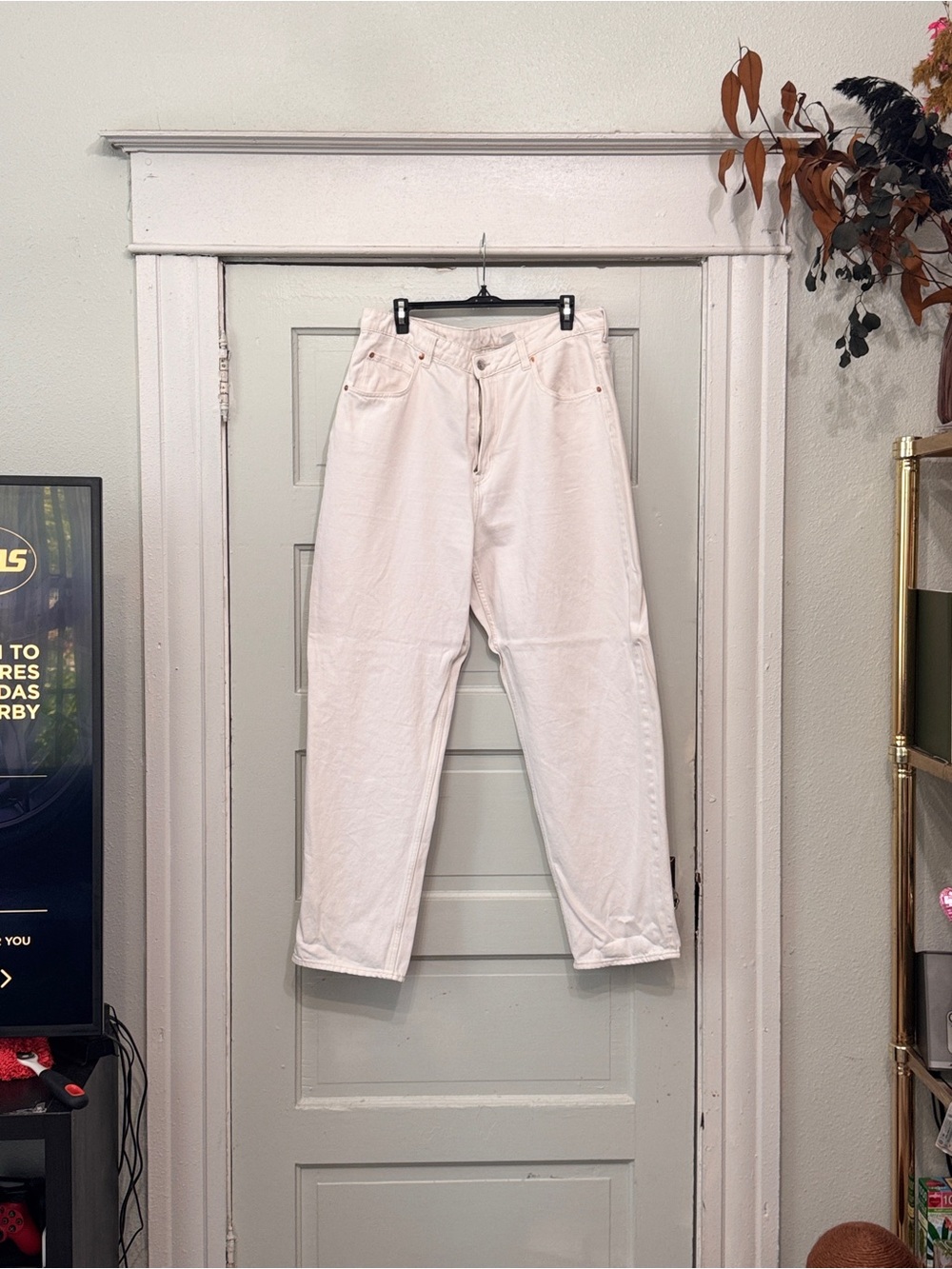 H&M White Boyfriend Jeans